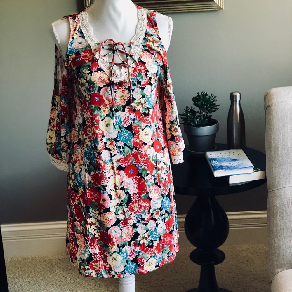 NEW! COLD SHOULDER FLORAL DRESS